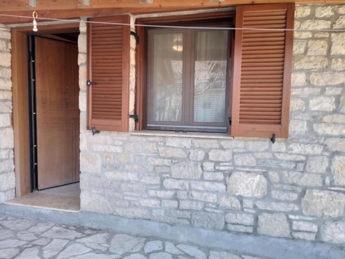 τείχιο μπουτίκ - Tihio Boutique - πέτρινος